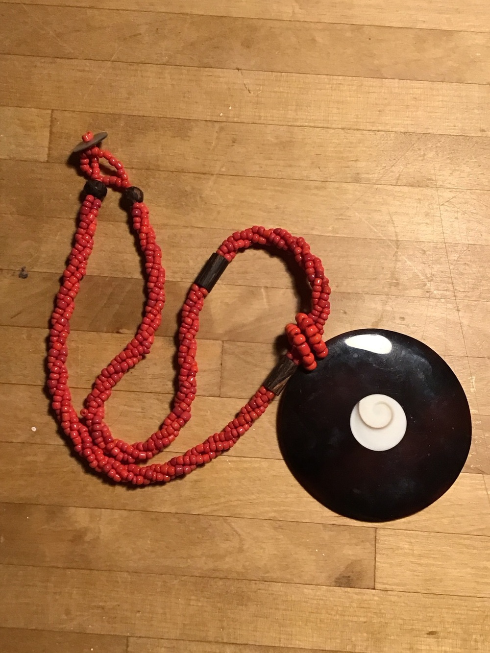 ♥️5/25$ Red Beaded Necklace with Black Disc Pendant